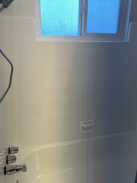 Building Photo - 429 W Ramona Dr