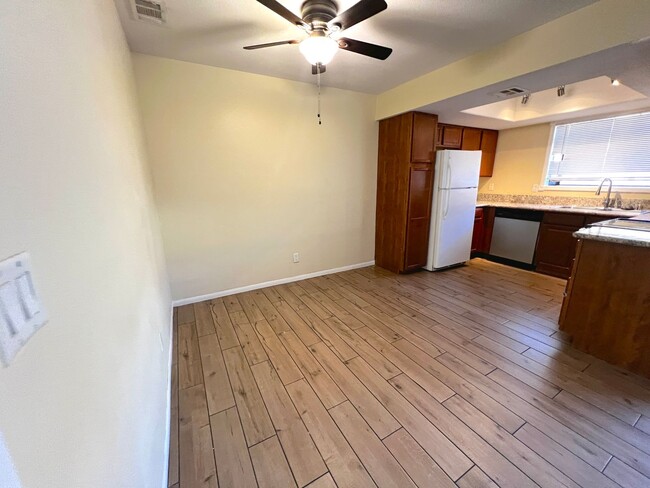 Building Photo - SPACIOUS 2bed/2bath CONDO ON FIRST FLOOR