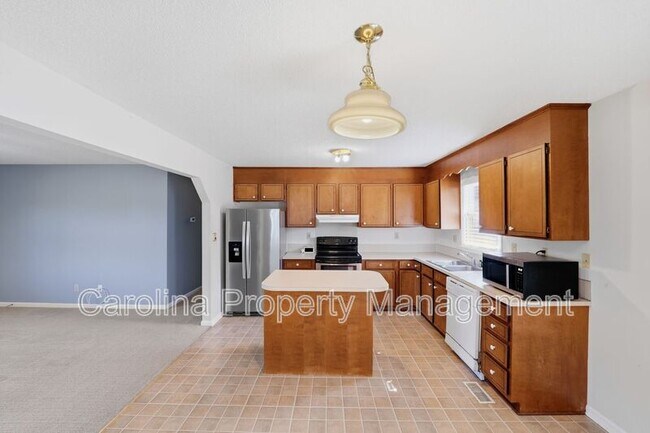 Building Photo - 1607 McFarland Dr