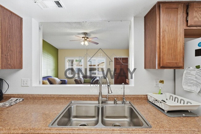 Building Photo - 2929 E Broadway Rd