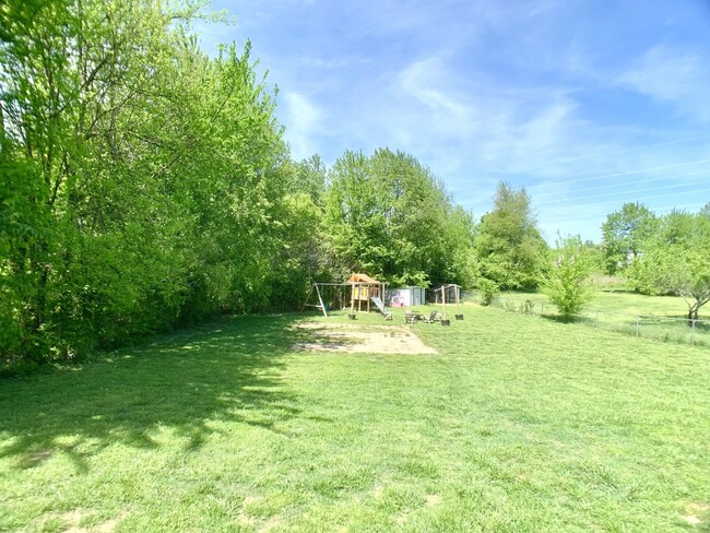 Building Photo - 873 Gordon Pl