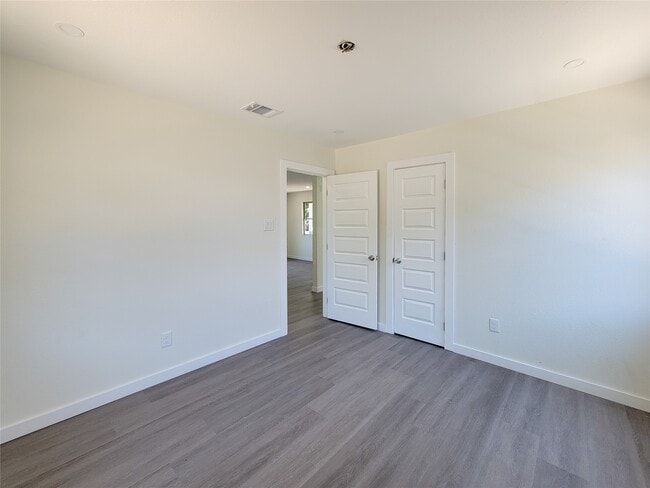 Building Photo - 5217 Hershe St