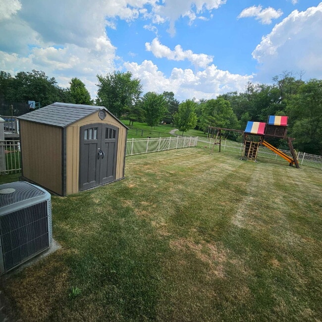 Building Photo - 3 Bedroom, 2 Bathroom Brick Ranch w/ Overs...