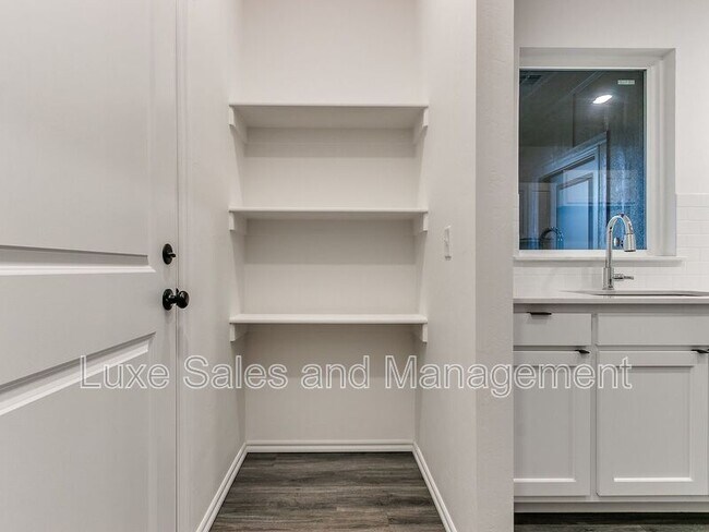 Building Photo - 8012 NW 110th Dr
