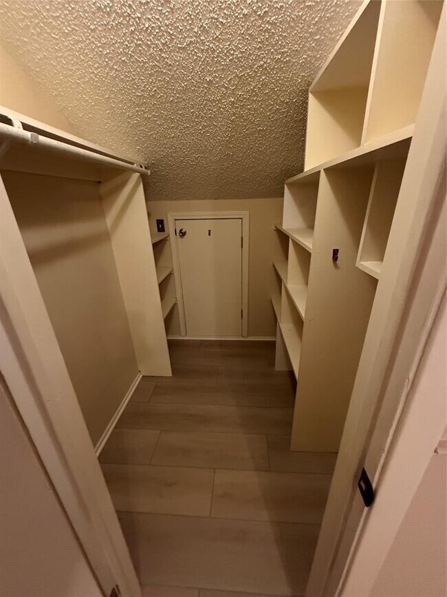 Building Photo - 2500 Burleson Rd