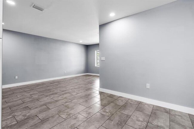 Building Photo - 14620 Tyler St