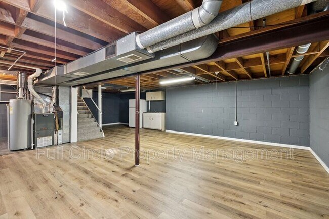 Building Photo - 803 N Christy St