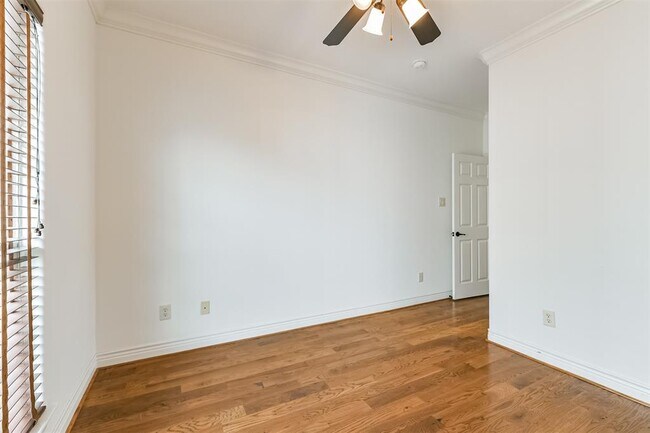 Building Photo - 1529 Rosewood St