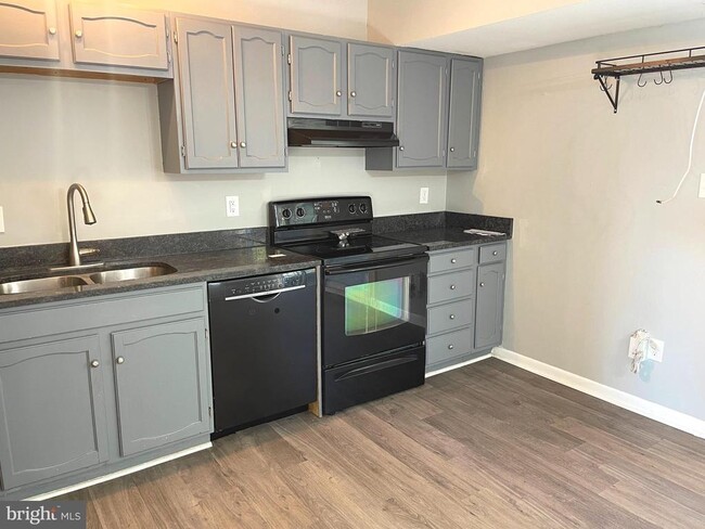 Building Photo - 5241 Daffodil Dr