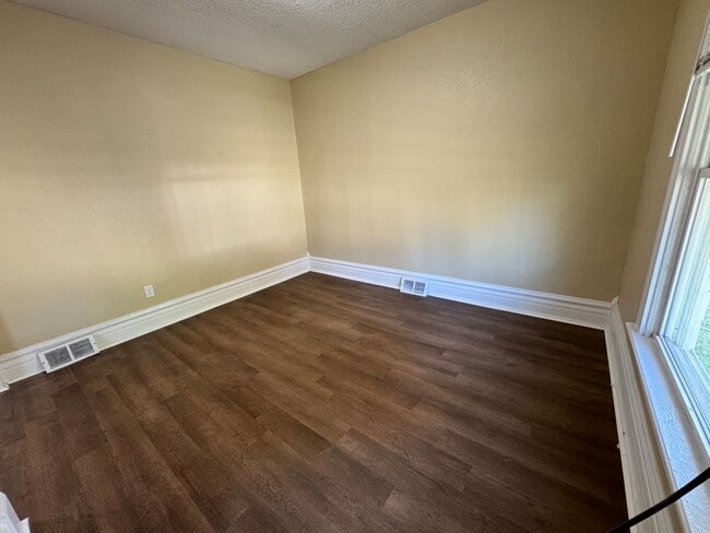 Building Photo - 4 Bedroom House