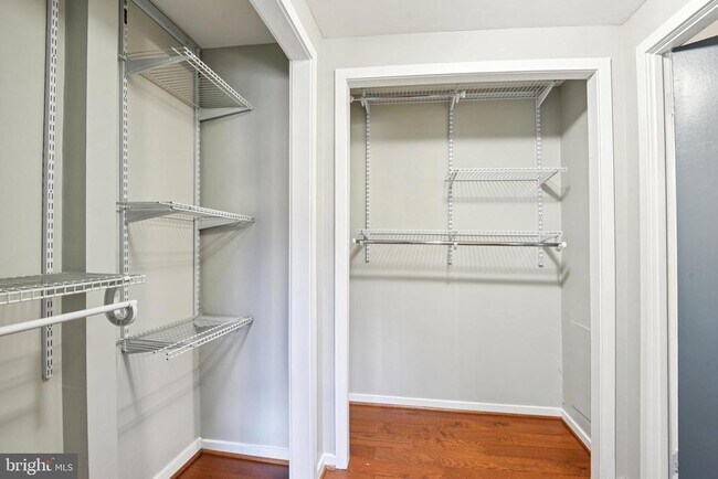 Building Photo - 9717 Hellingly Pl