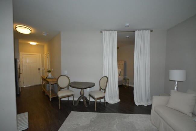 Building Photo - Melrose Heights - Studio Apartment in Wedg...