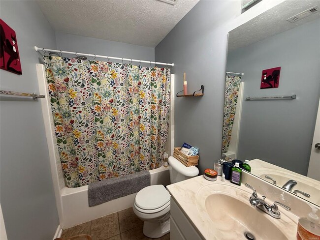 Building Photo - 650 Little Farm Rd