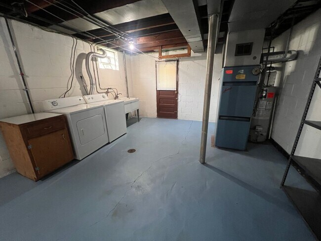 Building Photo - 1121 Clippert St