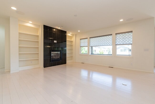 Building Photo - Beautiful 4 Bed, 3.5 bath home in SE Fort Collins