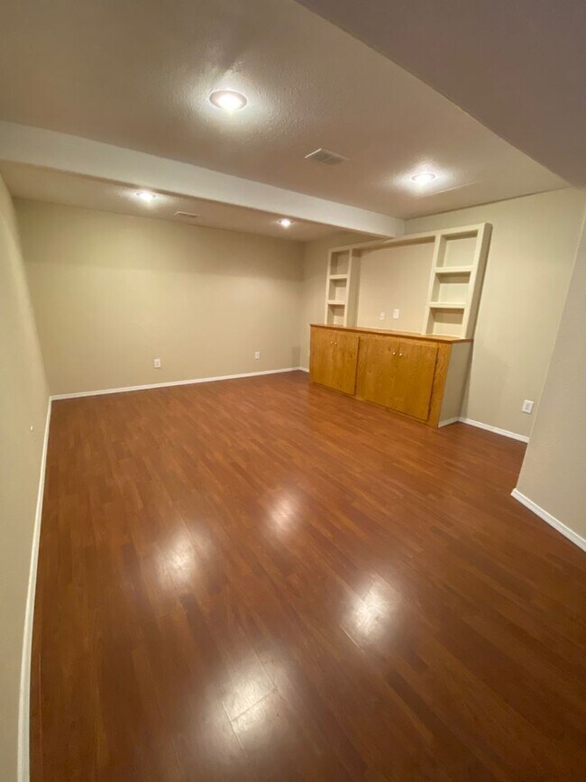 Building Photo - Spacious 4-Bedroom Home Just Minutes from Ft. Leonard Wood