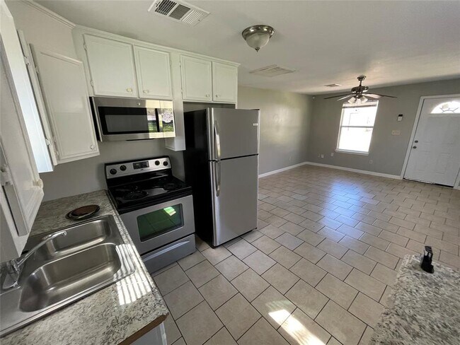 Building Photo - 1041 Lott Ave