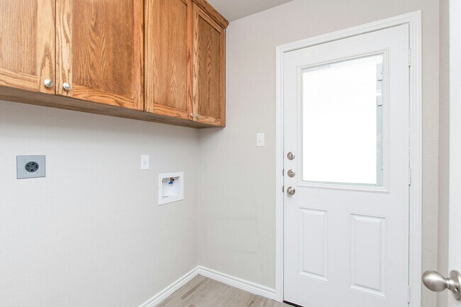 Building Photo - 344 Arnold Dr