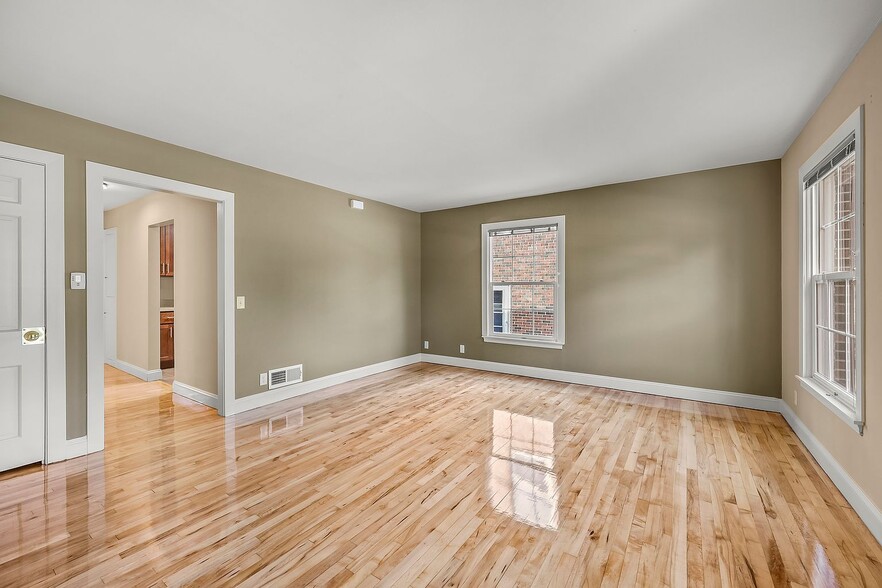 Building Photo - 1371 Wellington Dr