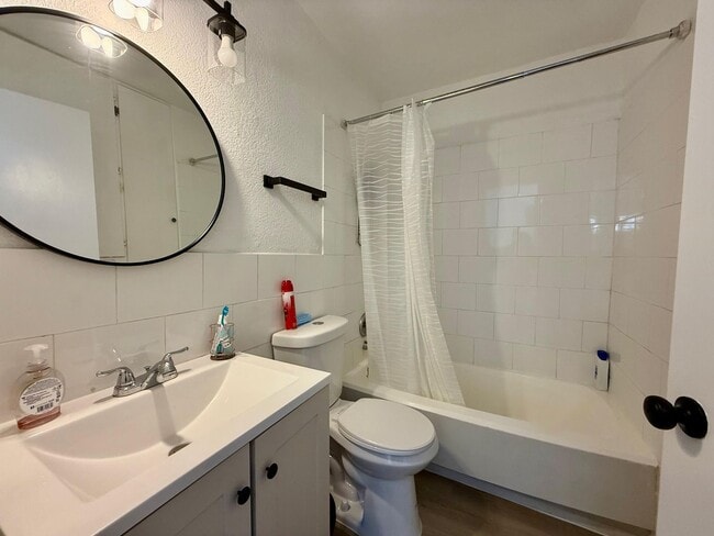 Building Photo - Move-In Ready! Stunningly Remodeled 2-Bedr...