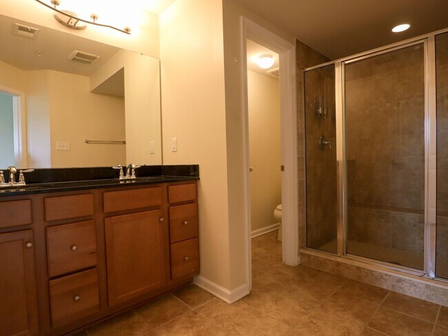 Building Photo - 4BR Corner Townhome in West Broad Village