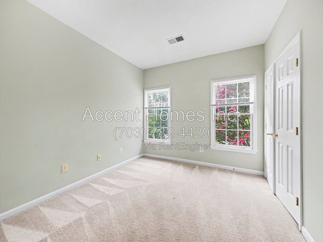 Building Photo - 6034 Sumner Rd