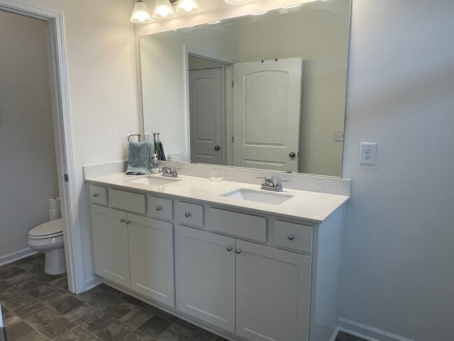 Building Photo - Gorgeous 3 Bedroom Home in Union Station Community!