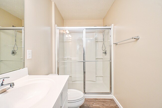 Building Photo - 5697 Julia Kate Dr