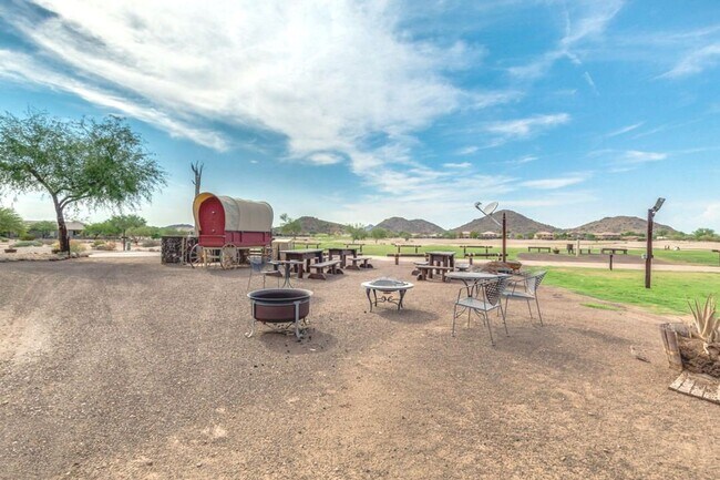 Building Photo - 30469 N Plantation Dr