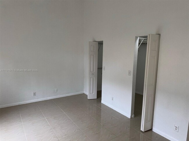 Building Photo - 5201 SW 31st Ave