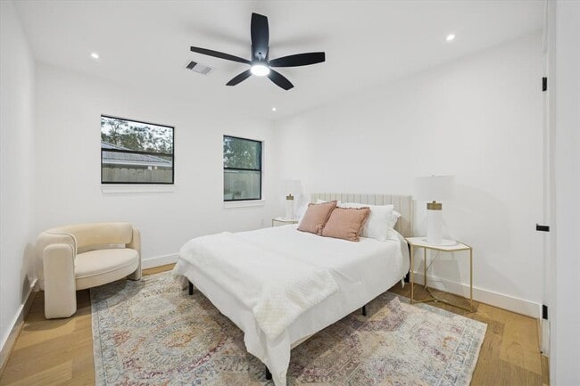 Building Photo - 1611 Ridgehaven Dr