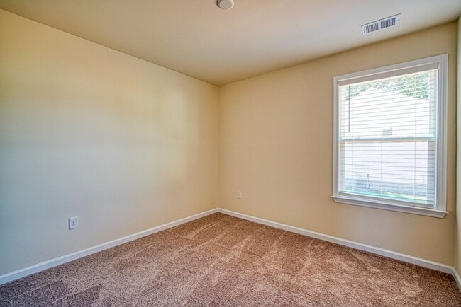 Building Photo - 4 BR, 2.5 BA, 2 Car Garage, Boiling Springs School District 2