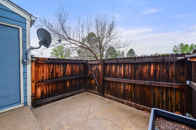 Building Photo - 3 Bedroom Townhouse Close To Ft. Carson