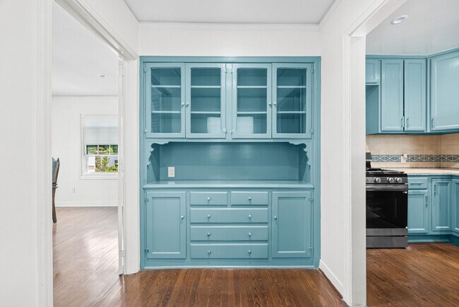 Building Photo - Stunning, remodeled rental in Historic Fra...
