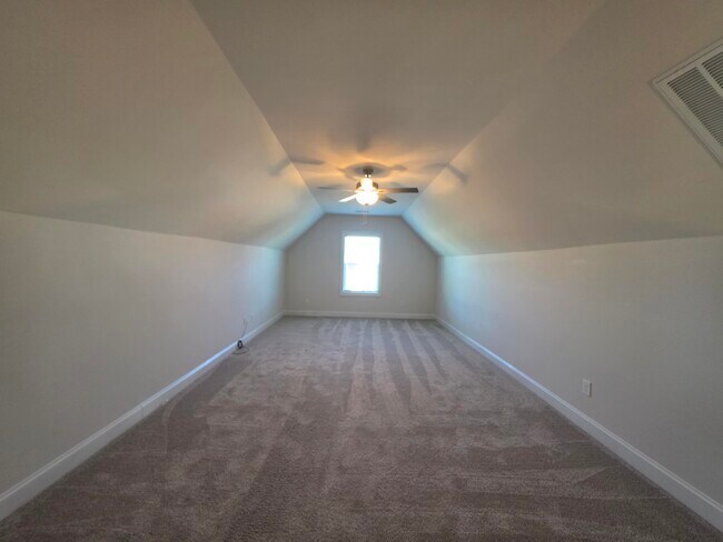 Building Photo - 3360 Rustic Dr