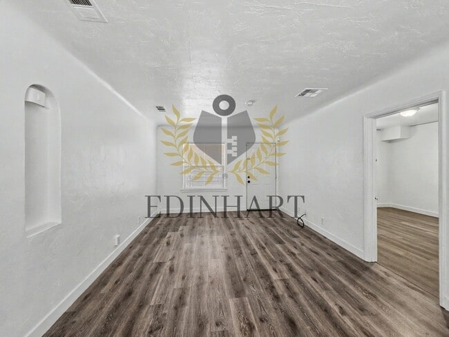 Building Photo - 3049 E McKinley Ave