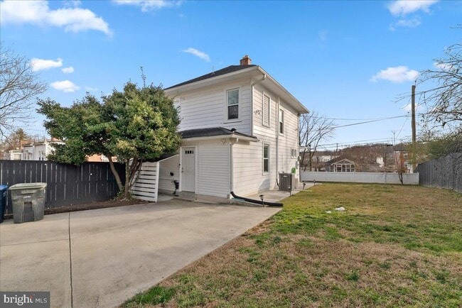 Building Photo - 4252 Clay St NE