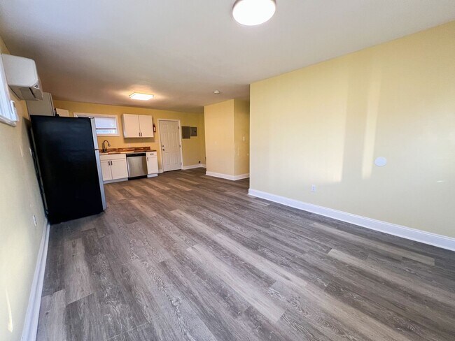 Building Photo - Move-In Specials Available! Completely Rem...