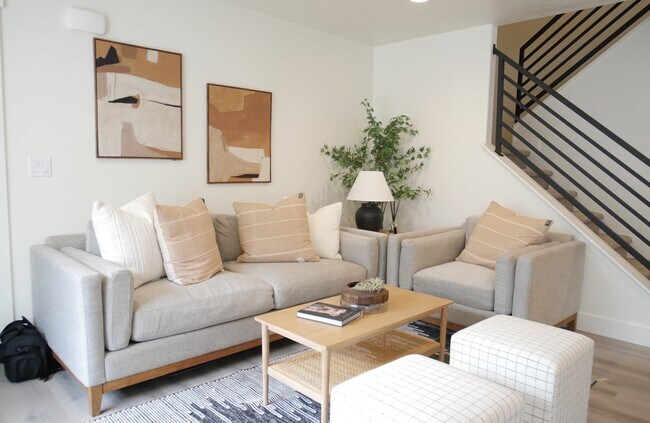 Building Photo - 421 E 200 N