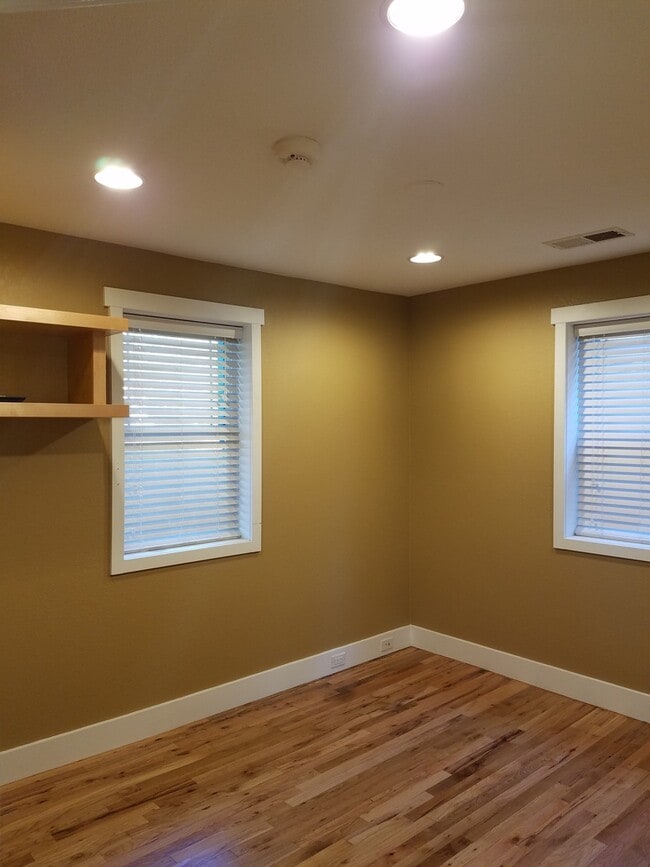 Building Photo - Lovely 2 bed, 1 bath House Near Old Town F...