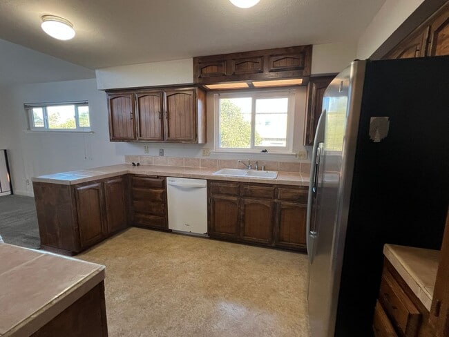 Building Photo - 515 Ash St