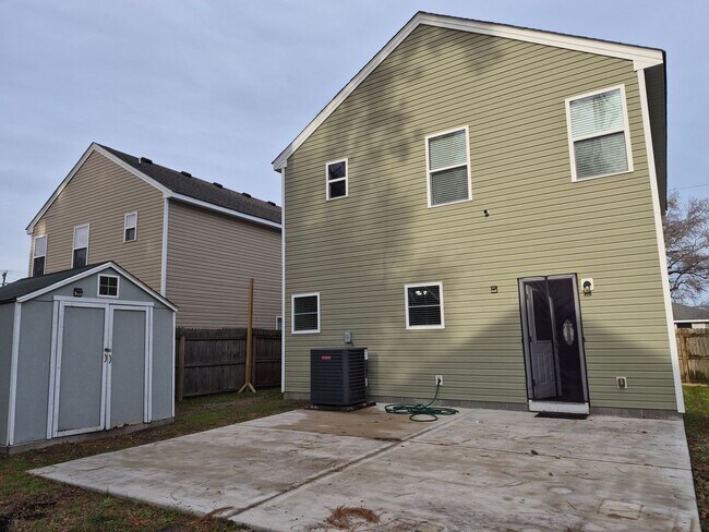 Building Photo - 1723 Fisher Ave