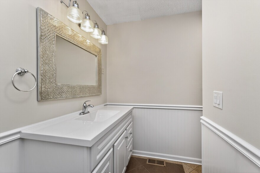 Building Photo - 11417 Washington Blvd