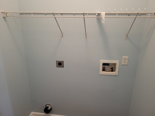 Building Photo - "Charming 2-Bedroom Townhouse on Skillmaster Court with Gleaming Hardwood Floors!"