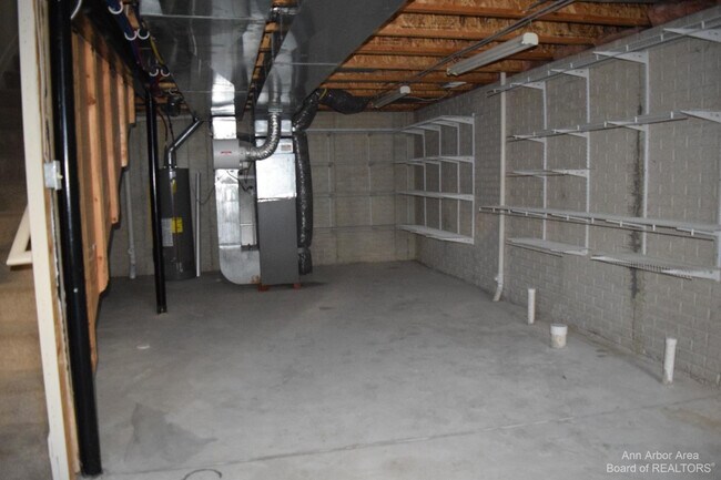 Building Photo - 8549 Hawthorn Hill