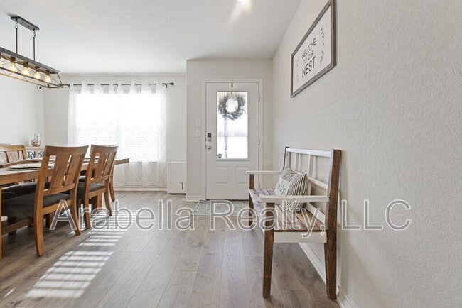 Building Photo - 955 Brown Thrasher