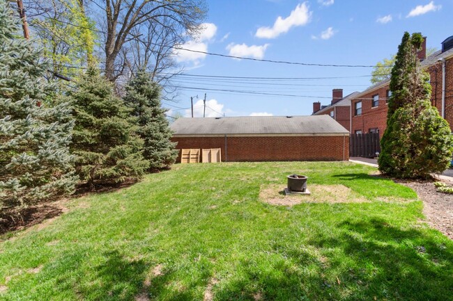 Building Photo - 638 Blenheim Rd