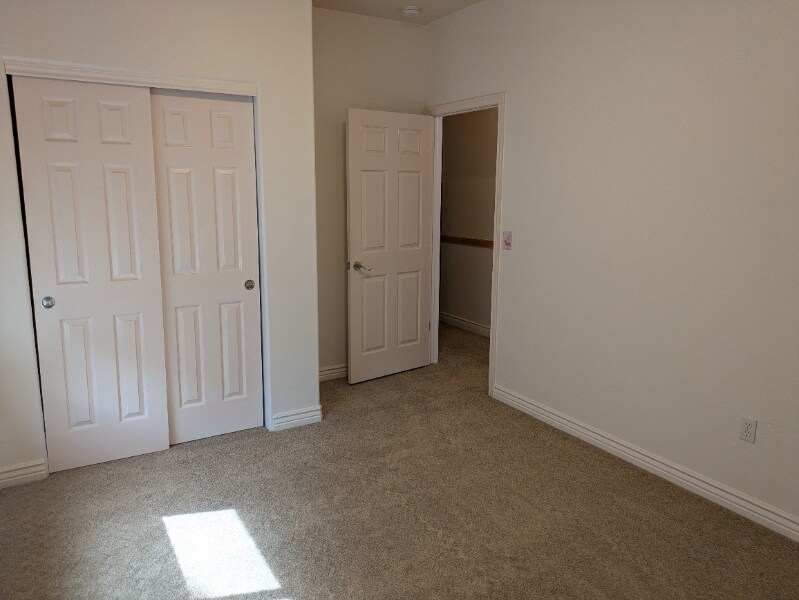 Building Photo - 1591 Roseanna Dr