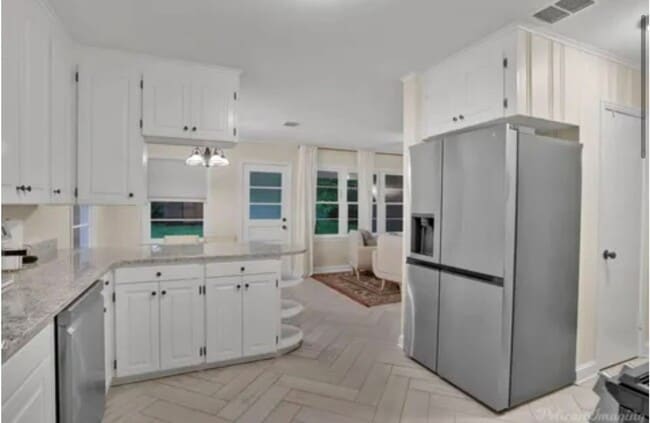 Building Photo - Coming Soon In Broadmoor!!