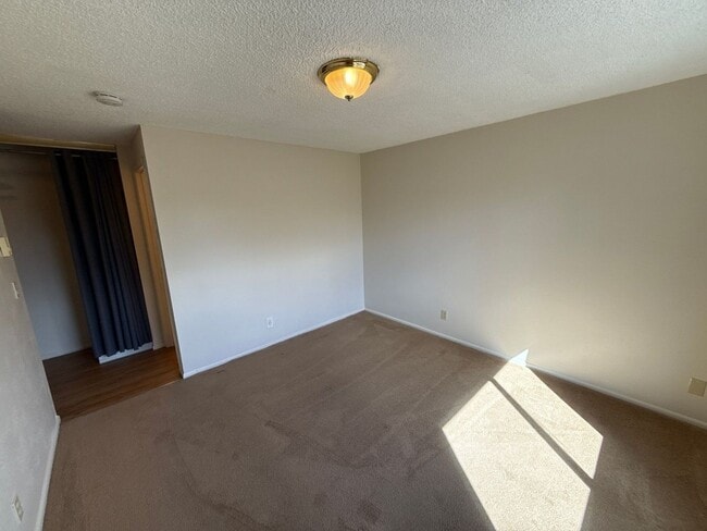 Building Photo - 2683 12th Pl SE